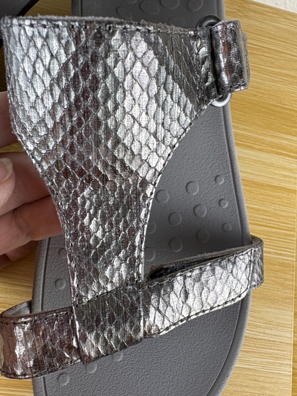 Vionic Ellie Metallic Snakeskin Adjustable Orthotic Sandals Silver Women's Size7 - Picture 10 of 11
